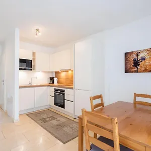 donaufeld-living-geraumiges-apartment-mit-balkon.vienna-besthotels.com/