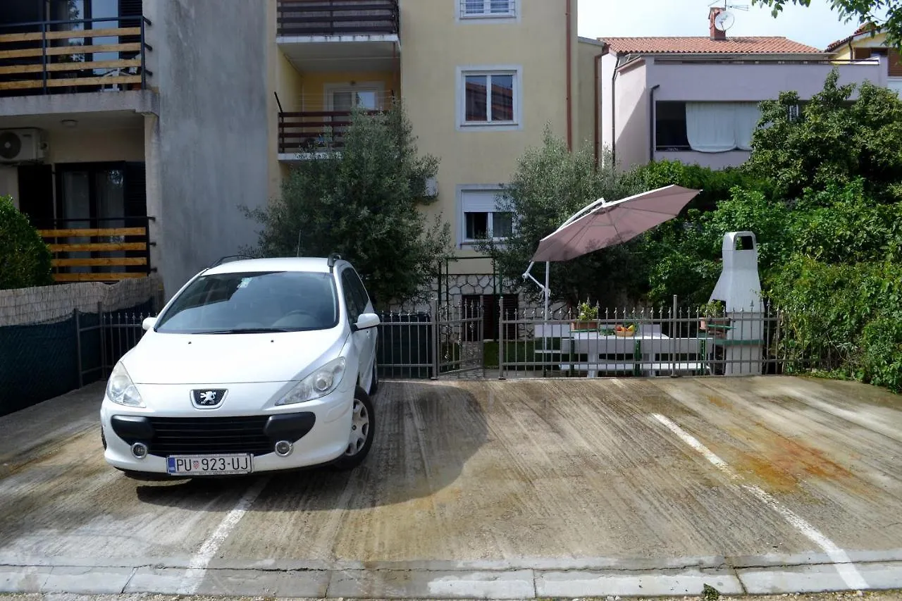 פולה Sweet Home Lustig
